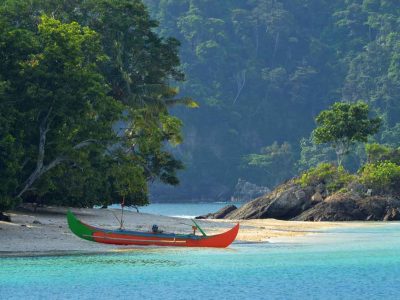 Pulau Kelapa di Teluk Kiluan - Avonturin Jelajah Indonesia